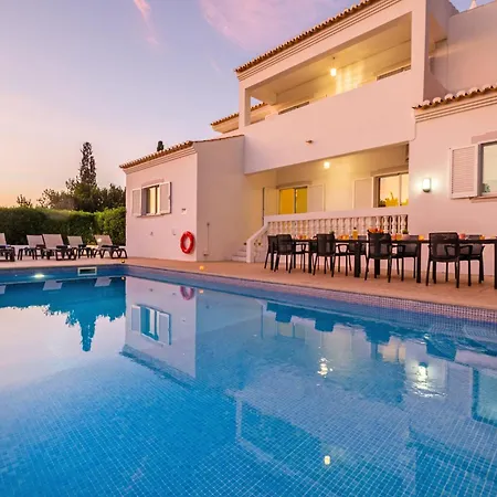Isla Bella - Piscina Aquecível E Bbq - Guia, *